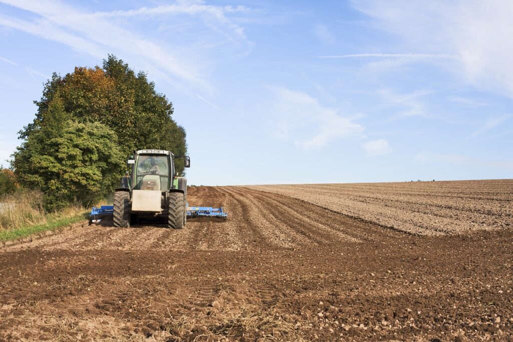 arable, agriculture, agricultural tractor-1918993.jpg