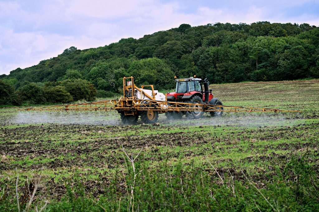 tractor, field, spray-5791832.jpg
